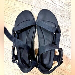Teva Jadito universal women size 8 platform sandal